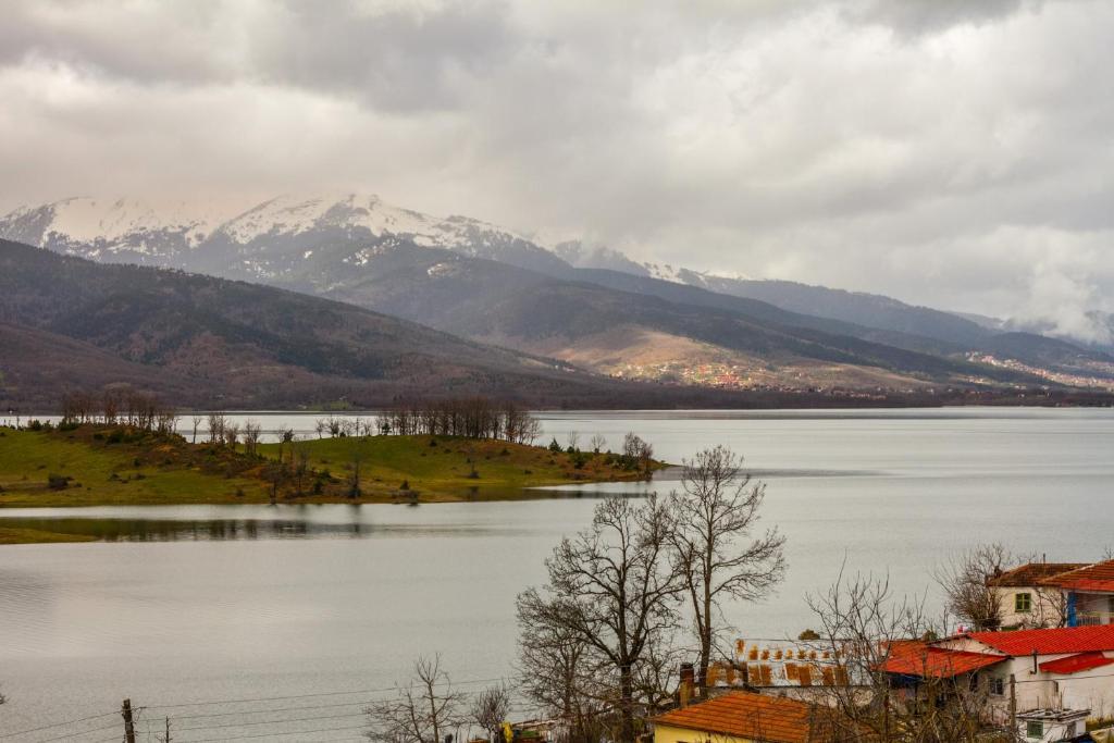 Titagion Hotel Lago Lago Plastiras Exterior foto